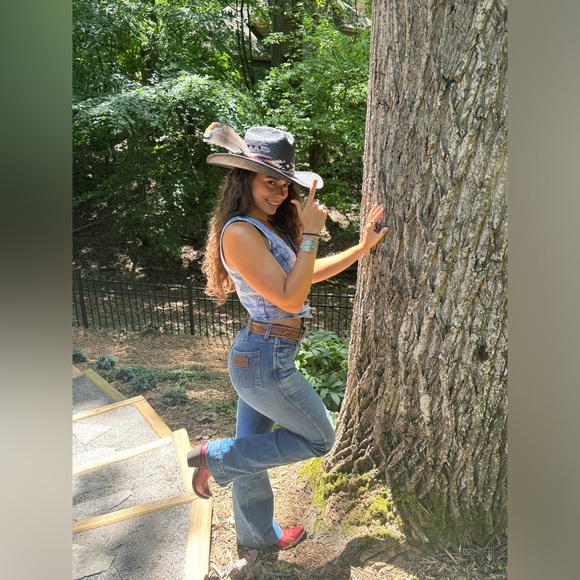 Meet your Posher, Olivia - Picture 3 of 6